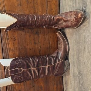 Women's leather cowgirl boots- size 9